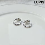 シルバー | エンボスメタルフープイヤリング【クリップ式】 | LUPIS