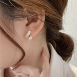 ゴールド | ねじれデザインが可愛いラインストーンピアス 華やか 上品 | maison de LATIR