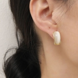 ゴールド | オパール風の色合いが高級感のあるイヤリング 女性らしい シンプル | maison de LATIR