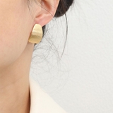 ゴールド | 少し変わったスクエア型がお洒落なプレートピアス 上品 シンプル | maison de LATIR