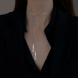シルバー | コーデをすっきりと上品に仕上げてくれるループネックレス アクセサリー | maison de LATIR