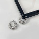 ねじりデザインが繊細な輝きをはなつフープピアス 両耳 上品 | maison de LATIR | 詳細画像5