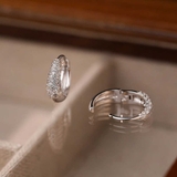 オフィスシーンでも上品に輝くフープピアス ビジューピアス 両耳 | maison de LATIR | 詳細画像3 