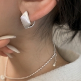 シルバー | レトロなマット感がさりげなく美しいピアス アクセサリー 両耳 | maison de LATIR