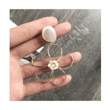 女性らしいデザインのホローフラワーピアス 可愛い お花 | maison de LATIR | 詳細画像3