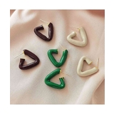 トライアングルの形が目を引く大人めピアス シンプル 上品 | maison de LATIR | 詳細画像2 