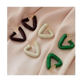 トライアングルの形が目を引く大人めピアス シンプル 上品 | maison de LATIR | 詳細画像4 