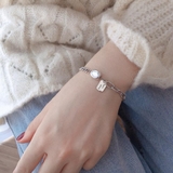 シンプルで上品どんなシーンにも輝きを添えるブレスレット アクセサリー ロゴ入り | maison de LATIR | 詳細画像5