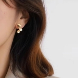 スタイリングにきらめきを添えるプレートピアス 両耳 アクセサリー | maison de LATIR | 詳細画像3