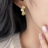 スタイリングにきらめきを添えるプレートピアス 両耳 アクセサリー | maison de LATIR | 詳細画像4