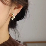 ゴールド | スタイリングにきらめきを添えるプレートピアス 両耳 アクセサリー | maison de LATIR