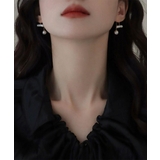 「縦ラインでつくる品格。パールが揺れる、大人のロングピアス」4連パールデザインロ… | maison de LATIR | 詳細画像3 