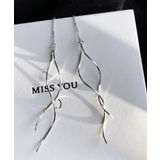 流れるような曲線が上品な女性らしさを演出するウェーブデザインロングピアス | maison de LATIR | 詳細画像7 