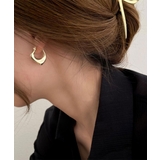 エッジを効かせた雰囲気を演出するボリュームデザインフープピアス 両耳用 シルバー | maison de LATIR | 詳細画像2 