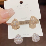 丸みのあるトライアングルイヤリング アクセサリー 耳元 | maison de LATIR | 詳細画像2