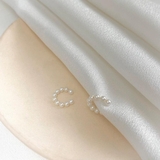 耳元にやさしい輝きパールラインイヤーカフ オフィス オフィスカジュアル | maison de LATIR | 詳細画像7 