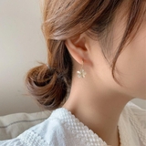 耳元に、そっと咲く上品で可憐なフラワーモチーフピアス 両耳用 アクセサリー | maison de LATIR | 詳細画像2 