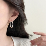 上品なきらめきスムースラインフープピアス アクセサリー ピアス | maison de LATIR | 詳細画像4 