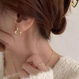 ゴールド | 耳元にさりげない甘さを添える、ミニハートフープピアス アクセサリー 両耳セット | maison de LATIR