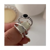 セット使いで手元を華やかに魅せるブラックビジュー&ツイストデザインセットリング | maison de LATIR | 詳細画像4