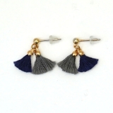 ネイビー | バイカラーミニフリンジピアス タッセル小ぶり ツートン | monamona