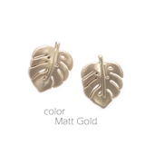 マットゴールド | リーフモチーフピアス 小ぶり シンプル 観葉植物 モンステラ 華奢 大人 | monamona