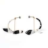 アイボリー | リボンモチーフピアス さがり ゆれる 花柄 | monamona