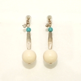 アイボリー | アクリル玉下がりピアス   | monamona