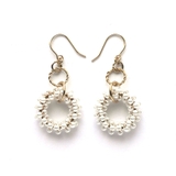 ホワイト | ビーズフープ下がりピアス | monamona