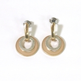 ベージュ | くすみカラー デザインフープピアス | monamona