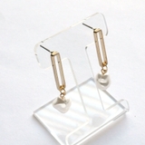 ピアス 中抜きプレートパール下がり | monamona | 詳細画像2 