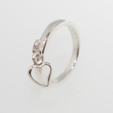 シルバー925 ハート型チャームが揺れるリング | アクセサリーショップPIENA | 詳細画像1 