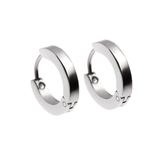 シンプルシルバーのちびフープピアス輝きすぎないマットな色味がいい | アクセサリーショップPIENA | 詳細画像1