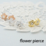 メタルフラワーピアス 中央にラインストーン 厚みのある形が可愛い | アクセサリーショップPIENA | 詳細画像1 
