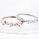 細身プチリング 3粒キュービックジルコニア 小さなお花が指先に咲いたようなデザイ… | アクセサリーショップPIENA | 詳細画像1 