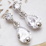 キュービックジルコニアが揺れる！チタン製ポストのピアス 滴 ティアドロップ | アクセサリーショップPIENA | 詳細画像1 