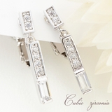 キュービックジルコニアバーが揺れるネジ式イヤリング シルバー メタル | アクセサリーショップPIENA | 詳細画像1 