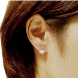 メタリックなハート型の枠に小さなジルコニアをセットしたチタンポストのピアス シル… | アクセサリーショップPIENA | 詳細画像3 