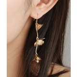 ゴールド | フラワーウェーブピアス ピアス フラワーパーツ | Pierrot