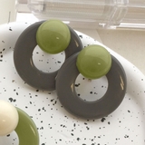 グレー | バイカラーサークルモチーフイヤリング | RAKUku