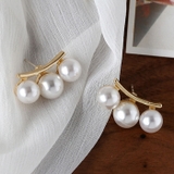 ゴールド | 大粒3連フェイクパールピアス | RAKUku