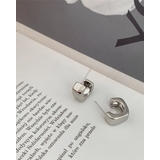 スクエアフープピアス 四角 シンプル モノトーン | RAKUku | 詳細画像3 