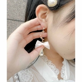 ピンク | クリスタルムーンリボンピアス | ROJITA