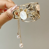 B蝶々 | キラキラヘアクリップ はな ゆらゆらチェーン付き | shoppinggo