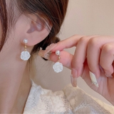 ホワイト | 揺れる ピアス 花 | shoppinggo