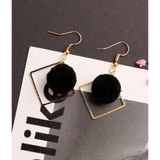 ブラック | ふわふわ ファーピアス 菱形イヤリング | shoppinggo