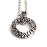 いぶし加工風アラベスクリングネックレス シルバー風サークルネックレス | 腕時計アパレル雑貨小物のSP | 詳細画像3