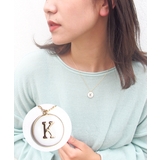イニシャルK | SALON 白いエポのせイニシャルペンダント ゴールド | TRANSIT ACCSESSORY