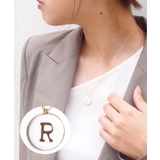 イニシャルR | SALON 白いエポのせイニシャルペンダント ゴールド | TRANSIT ACCSESSORY
