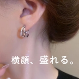 横顔盛れする小ぶりフープピアス 5粒ストーンきらめき ワンタッチ式 | VICTORIA | 詳細画像1 